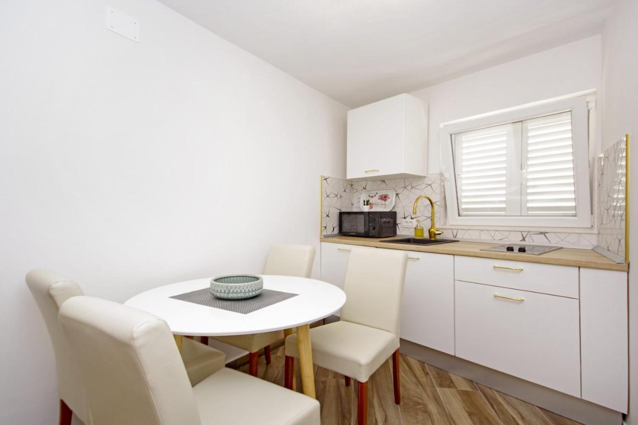 Apartments By The Sea Baska Voda, Makarska - 17570 Exterior foto